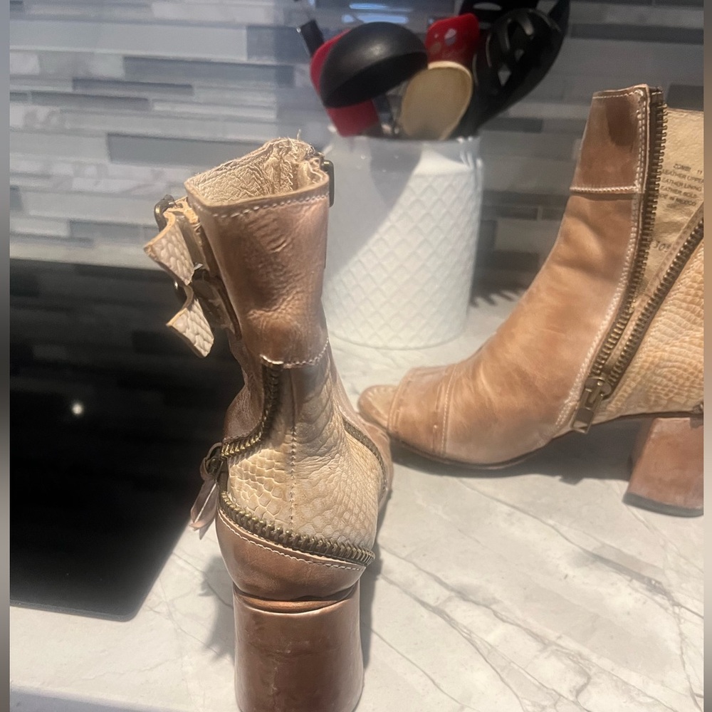 Freebird booties tan